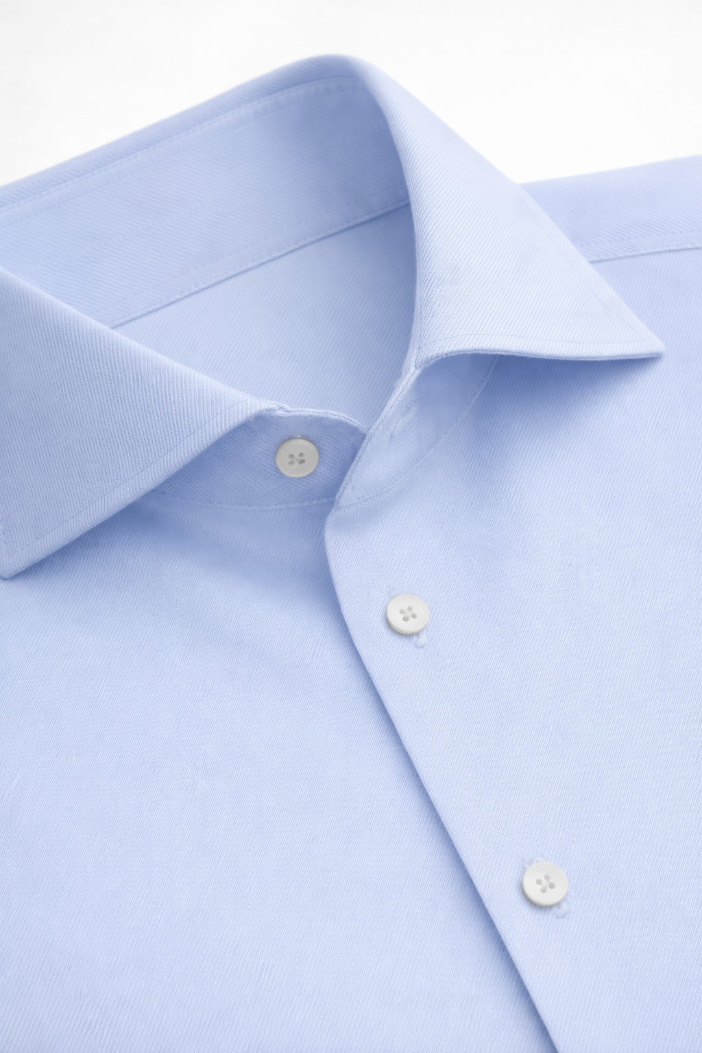 Fischgrätstruktur des hellblauen Herringbone-Hemds aus Baumwolle