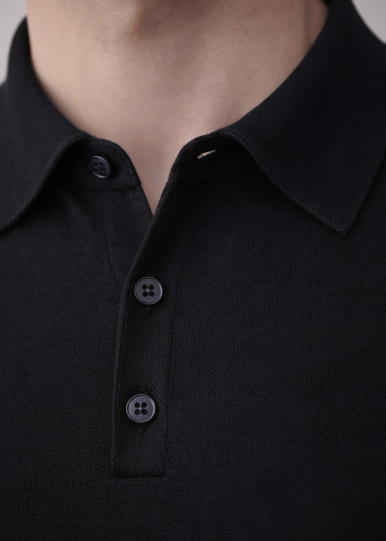 Schwarzer Polo-Pullover aus Merinowolle kombiniert für Business und Alltag